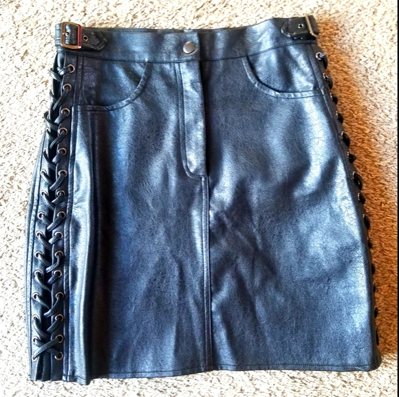 MISSGUIDED Faux Leather lace up sides skirt size 4 - Picture 3 of 7
